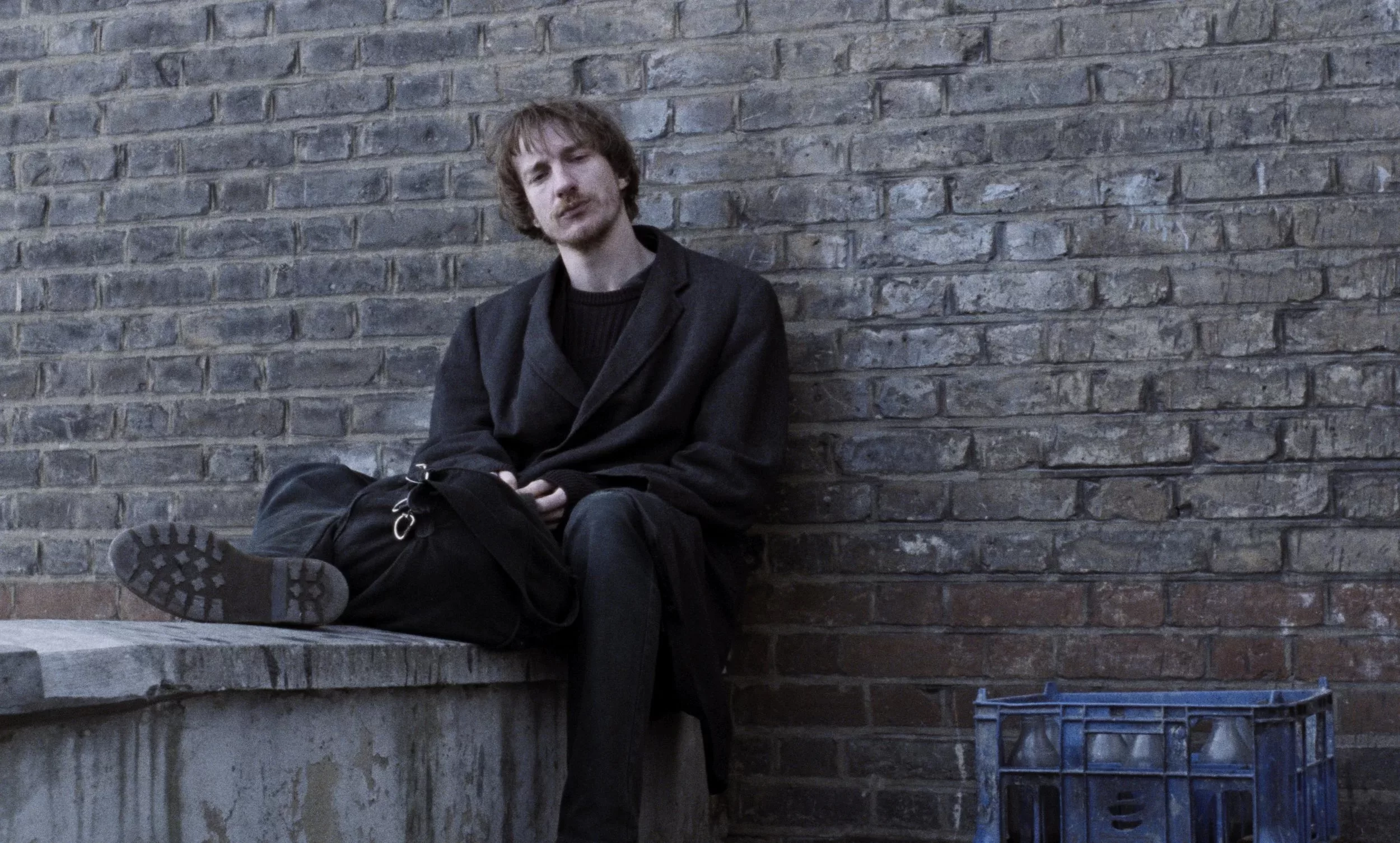 Dar aktualesnis nei prieš 30 metų: kodėl M. Leigh filmas „Nuogas“ sugrįžo į kino sales?