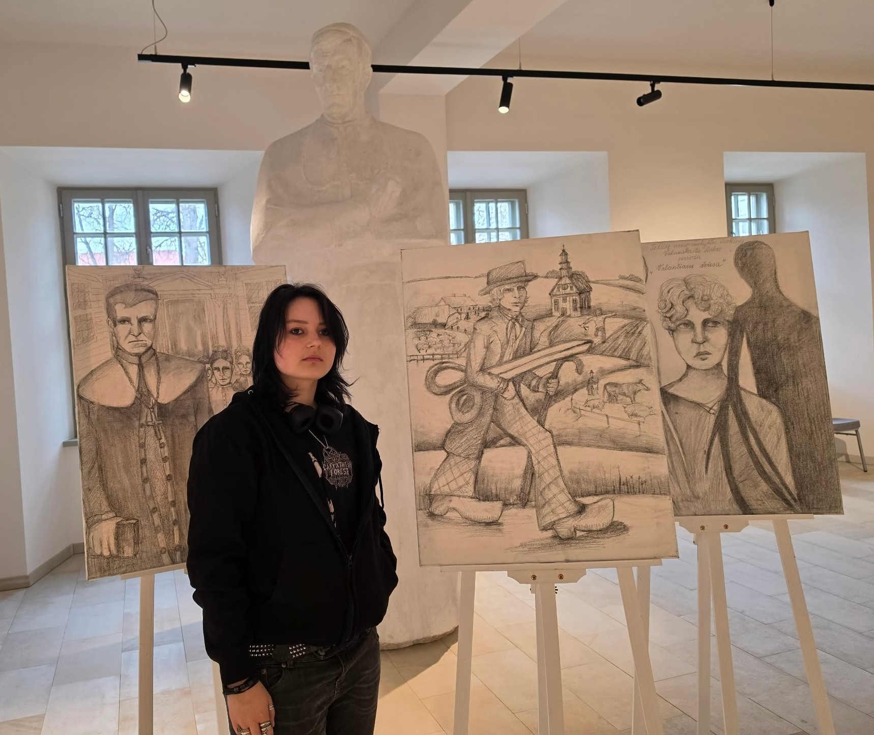 Jaunosios grafikės paroda primena Motiejaus Kazimiero Valančiaus vertybių svarbą