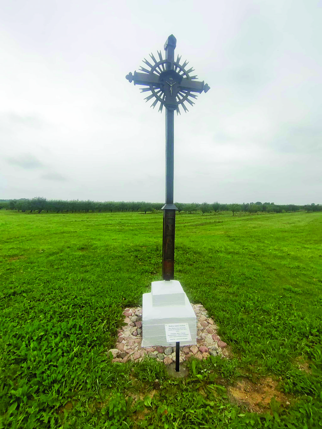 Šikšniuose šventins atstatytą kaimo kryžių