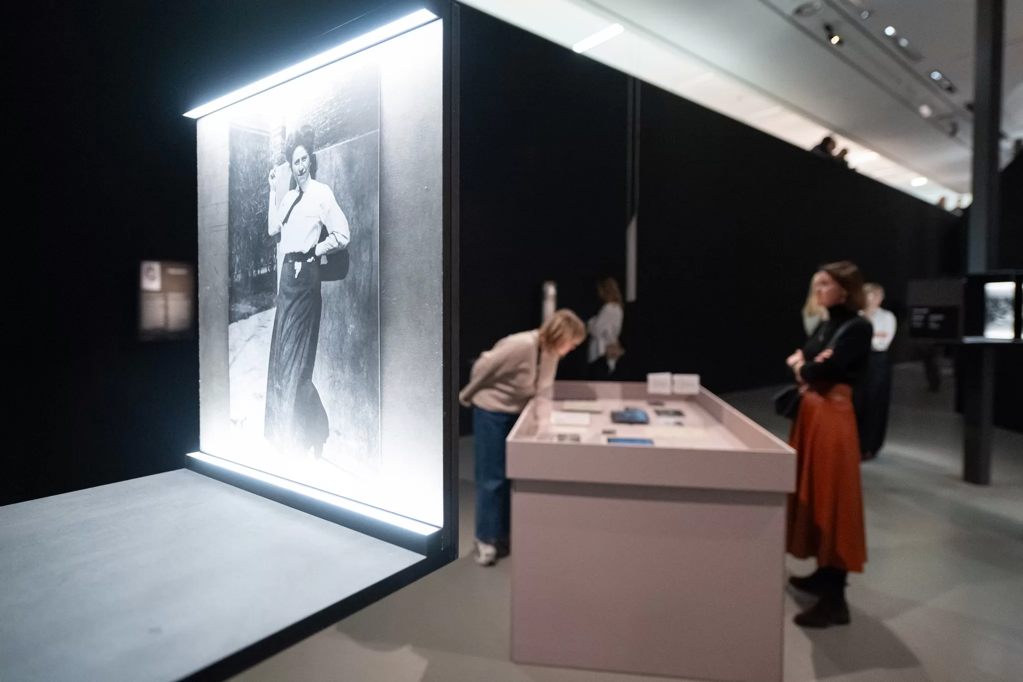 Merginos, kurios tiesiog norėjo mėgautis fotografija. Atidaryta Baltijos šalių fotografių kūrybos paroda