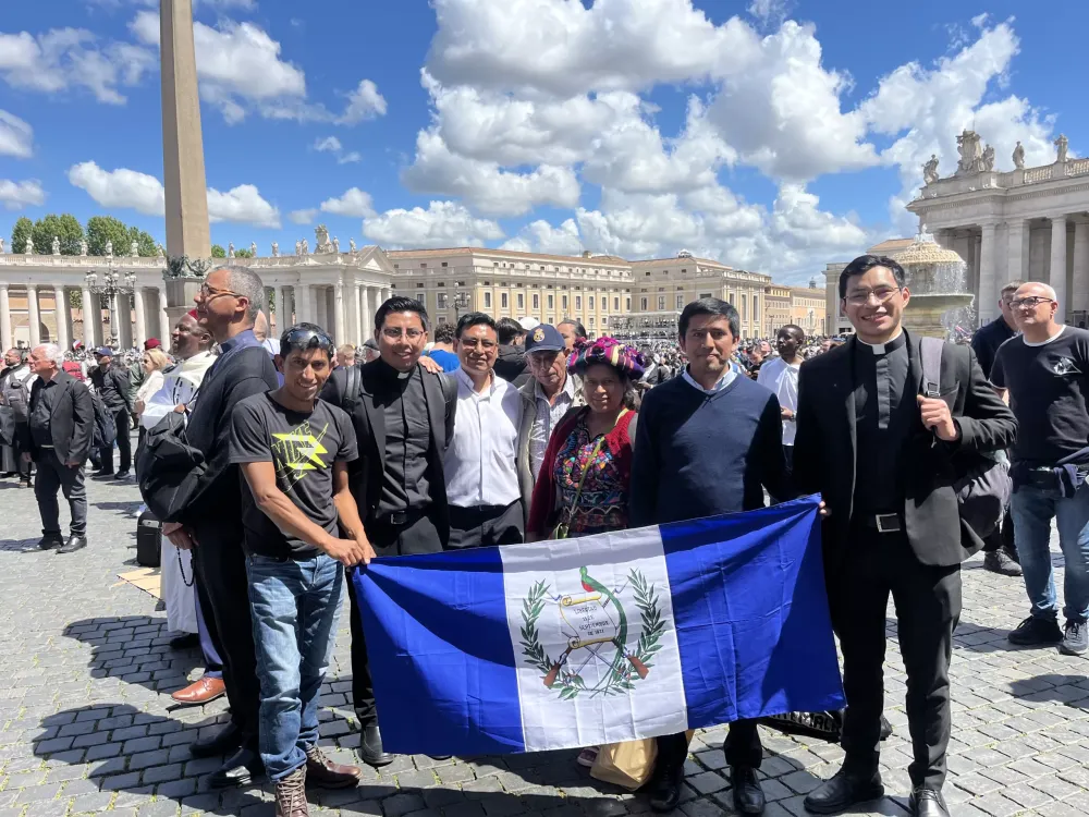 „Jis buvo vienas iš mūsų“: pasaulis atsisveikino su popiežiumi Pranciškumi