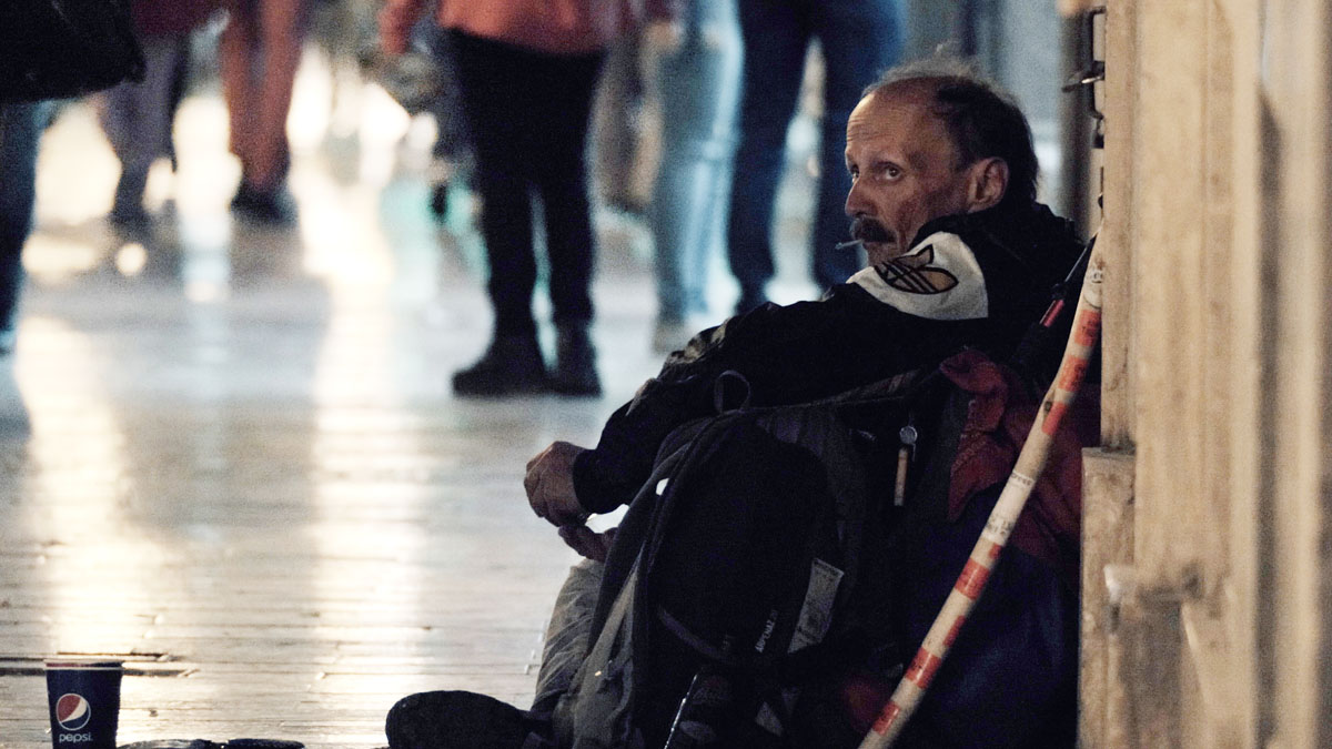 Į sukčių pinkles patekęs Viktoras: praeityje aktyvaus verslininko, o dabartyje – elgetos kelias.