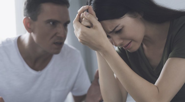 Žmonės su artimaisiais susipyksta dėl informacijos socialiniuose tinkluose: kur ieškoti patikimų žinių?