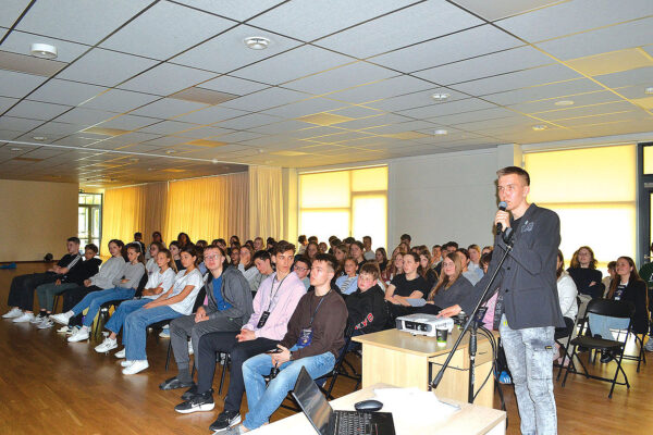 Moksleivių konferencijoje – paskaitos, pramogos ir pirmininko rinkimai