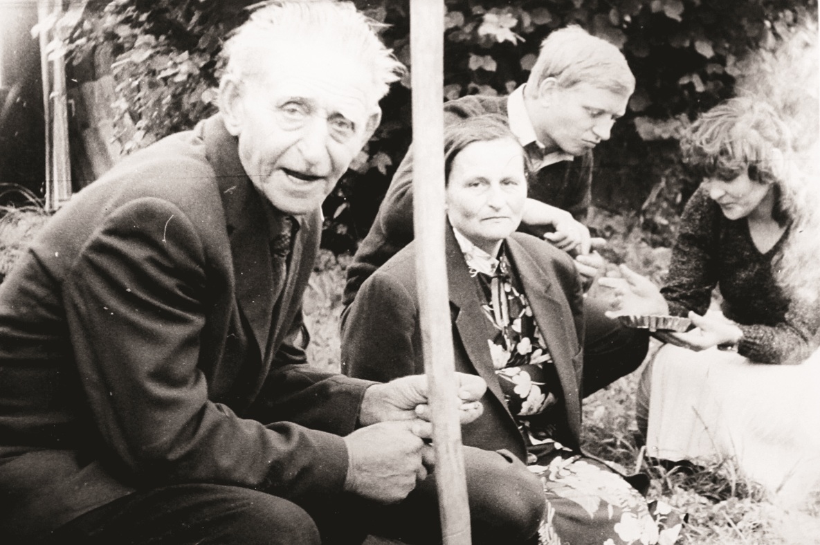 Vilkablauzdės pradinė mokykla, šventieji prie vandens ir Kulinos beržas