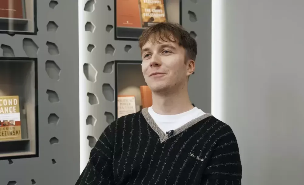 Šimtukais mokyklą baigęs Jokūbas: „Smagu nebevaikščioti į mokyklą – dabar gyvenimas įdomesnis“