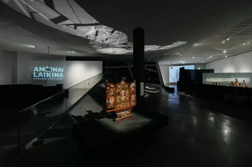 MO muziejuje atidaroma nauja paroda „Amžinai laikina“: laikui nepavaldus bendrumas