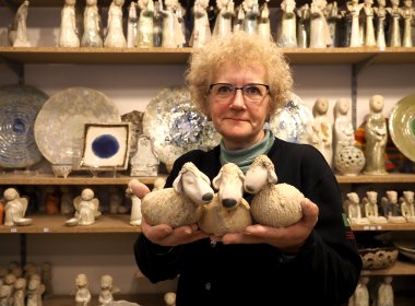 Katedros angelai vis seka iš paskos