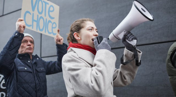 „Mokslo dvikova“. Ar politinės ideologijos vis dar aktualios?