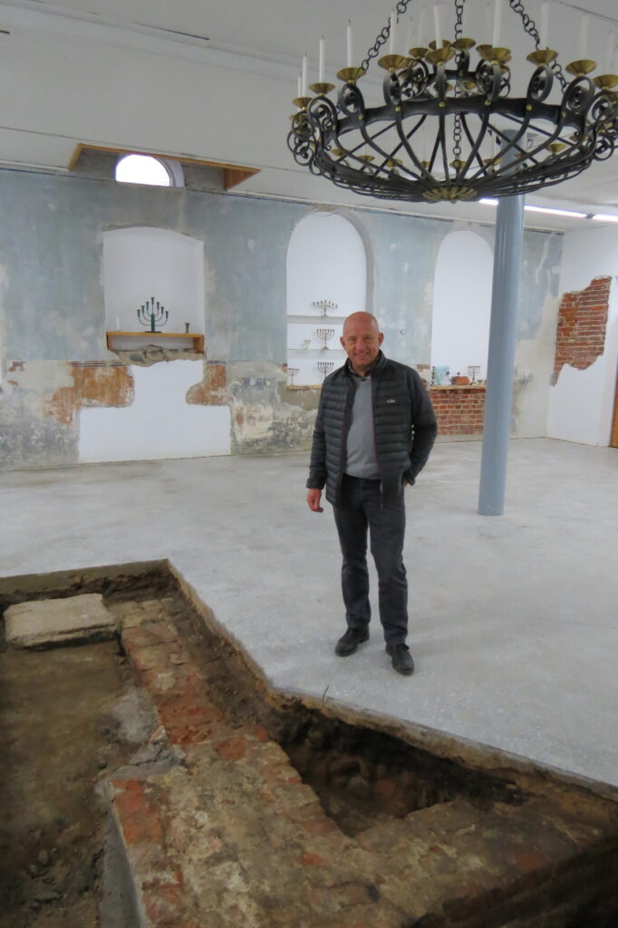 Verslininkas savo jėgomis puoselėja Kavarsko sinagogą