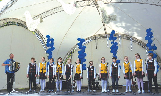 „Keliaujanti daina“ – populiarėja