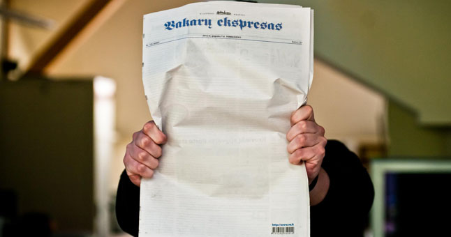 Kai tiesa tampa deficitu: kodėl Vakarų Lietuvai reikia atsakingos žurnalistikos?