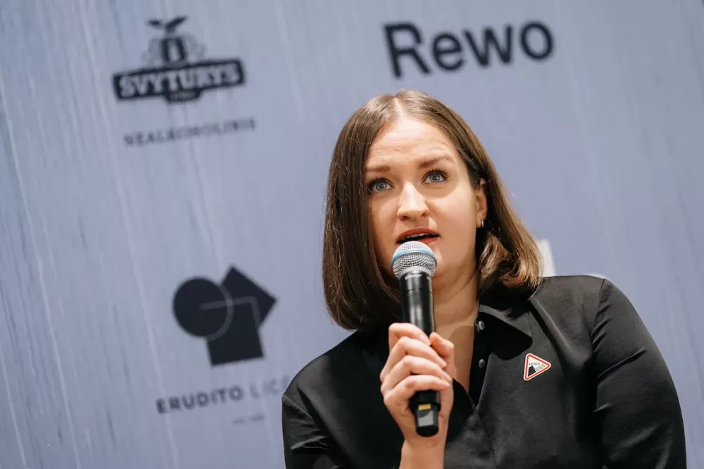 Parodos „Amžinai laikina“ kuratorė D. Barcytė: iš esmės esame tokie patys – visą laiką sprendžiame tas pačias problemas