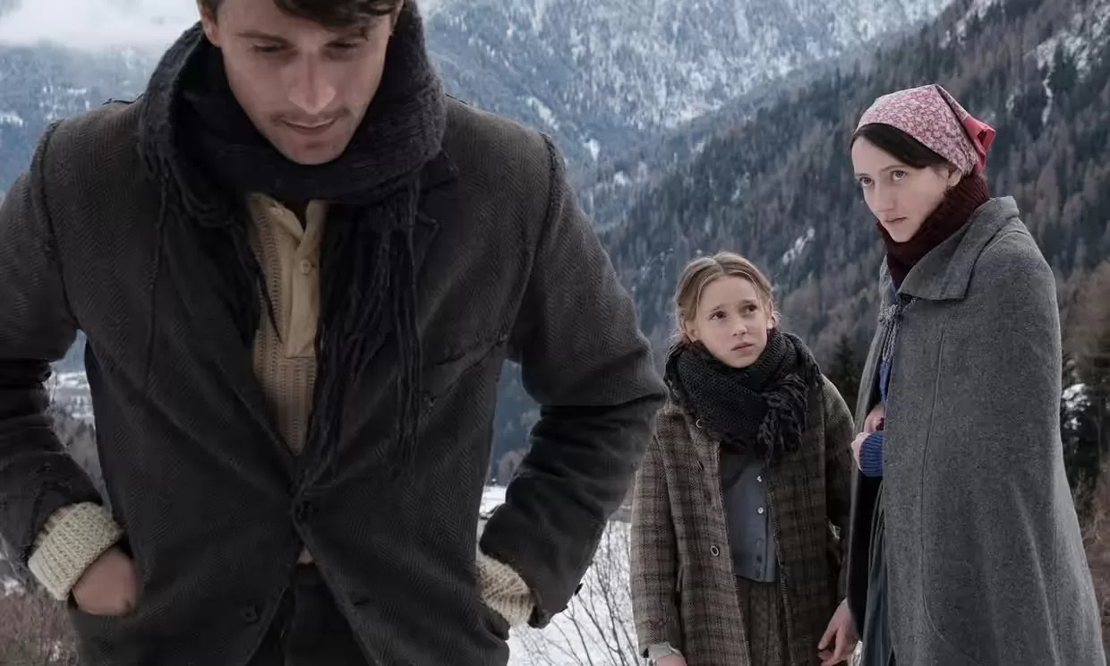 Itališkas paslaptis ir melus slepiantis filmas „Vermiljas“: kaip karo trauma paveikia žmogų?