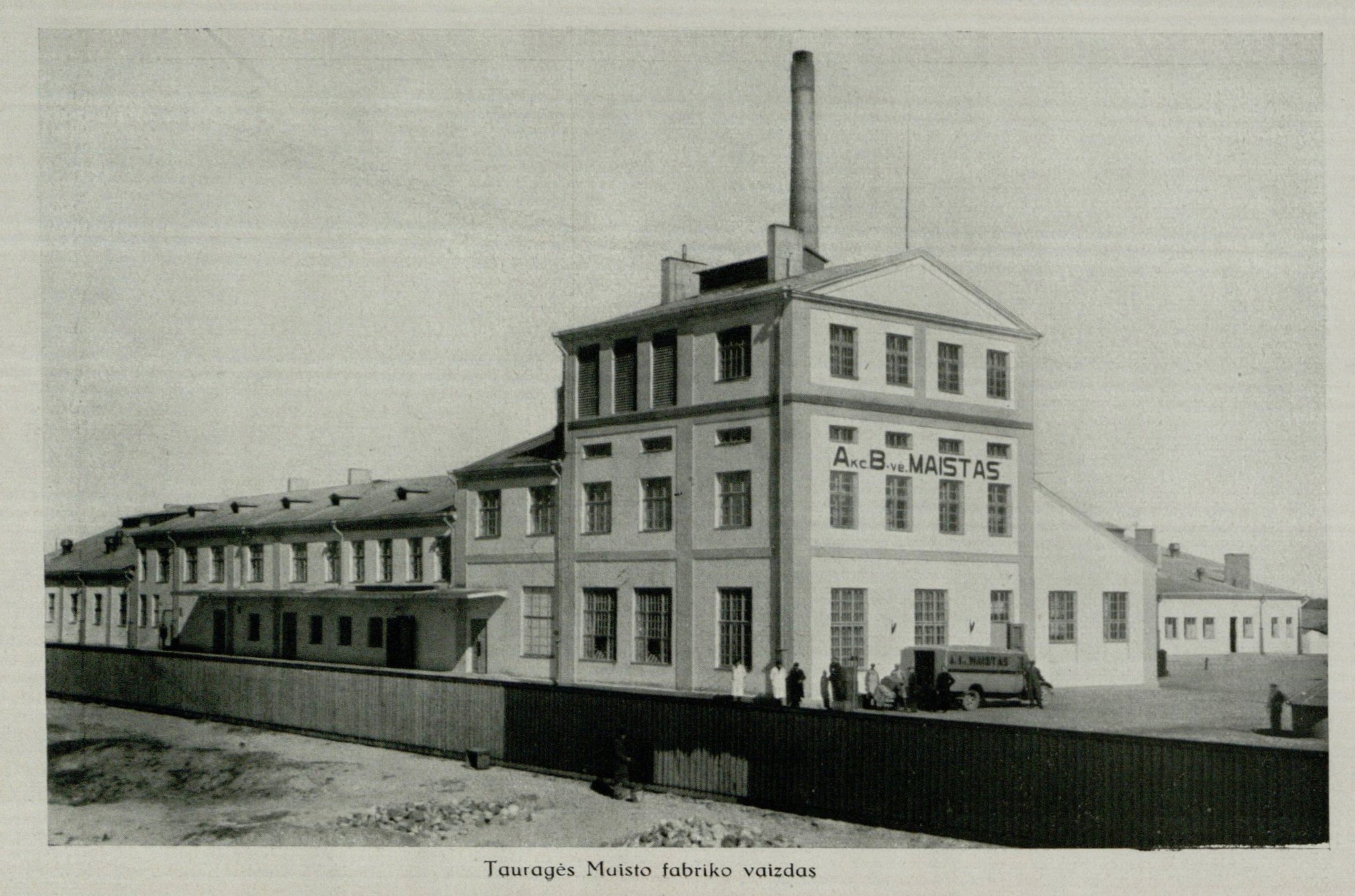 Ir milijonieriai verkė