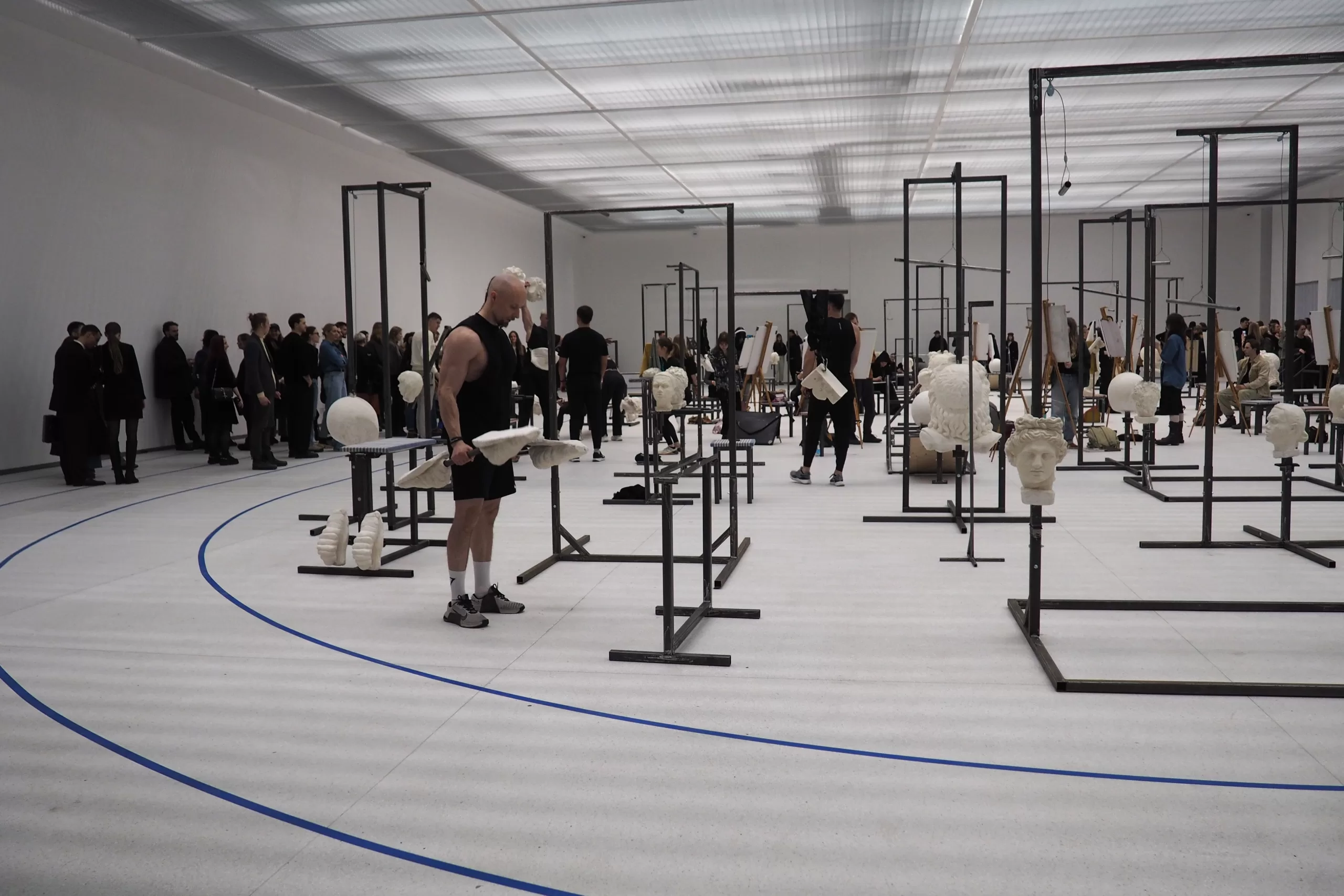 A. Serapino „Kūno kultūra“ ŠMC: pasvarstymai apie svarmenis ir kopijų kopijas