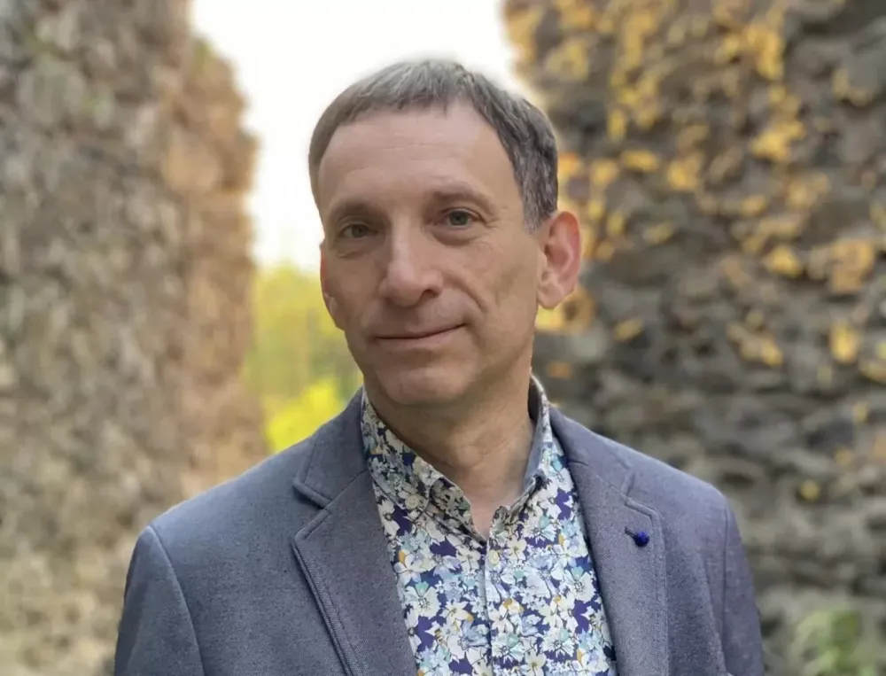 V. Portnikovas: Rusijos karinių objektų sunaikinimas gali sukelti režimo agoniją, bet tam reikia toliašaudės ginkluotės