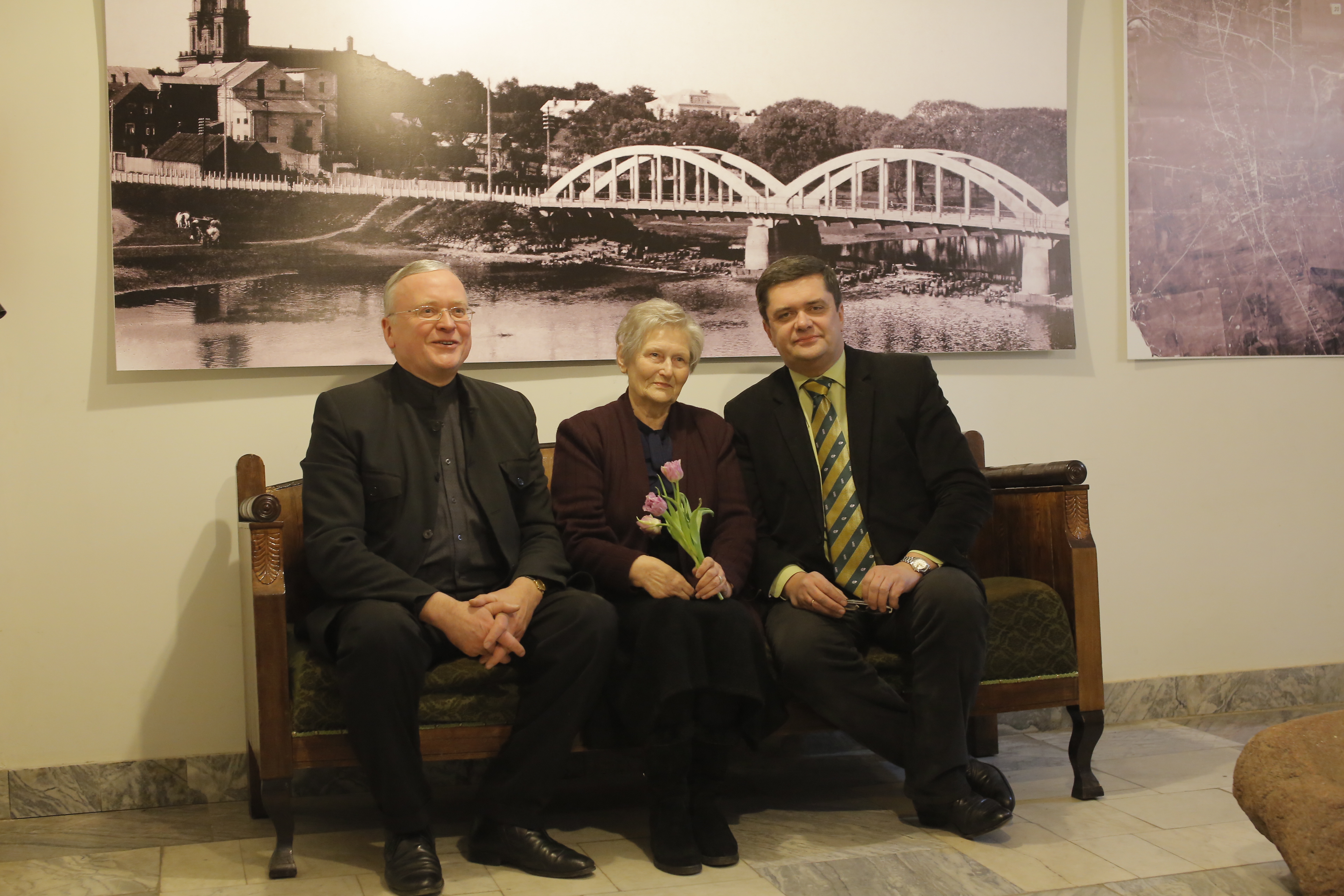 Muziejaus vadovai. I&scaron; kairės: Gintaras &Scaron;ileikis, Jadvyga Rim&scaron;elienė (1929&ndash;2023), Arūnas Astramskas. 2014 m. Tomo Stasevičiaus nuotr.