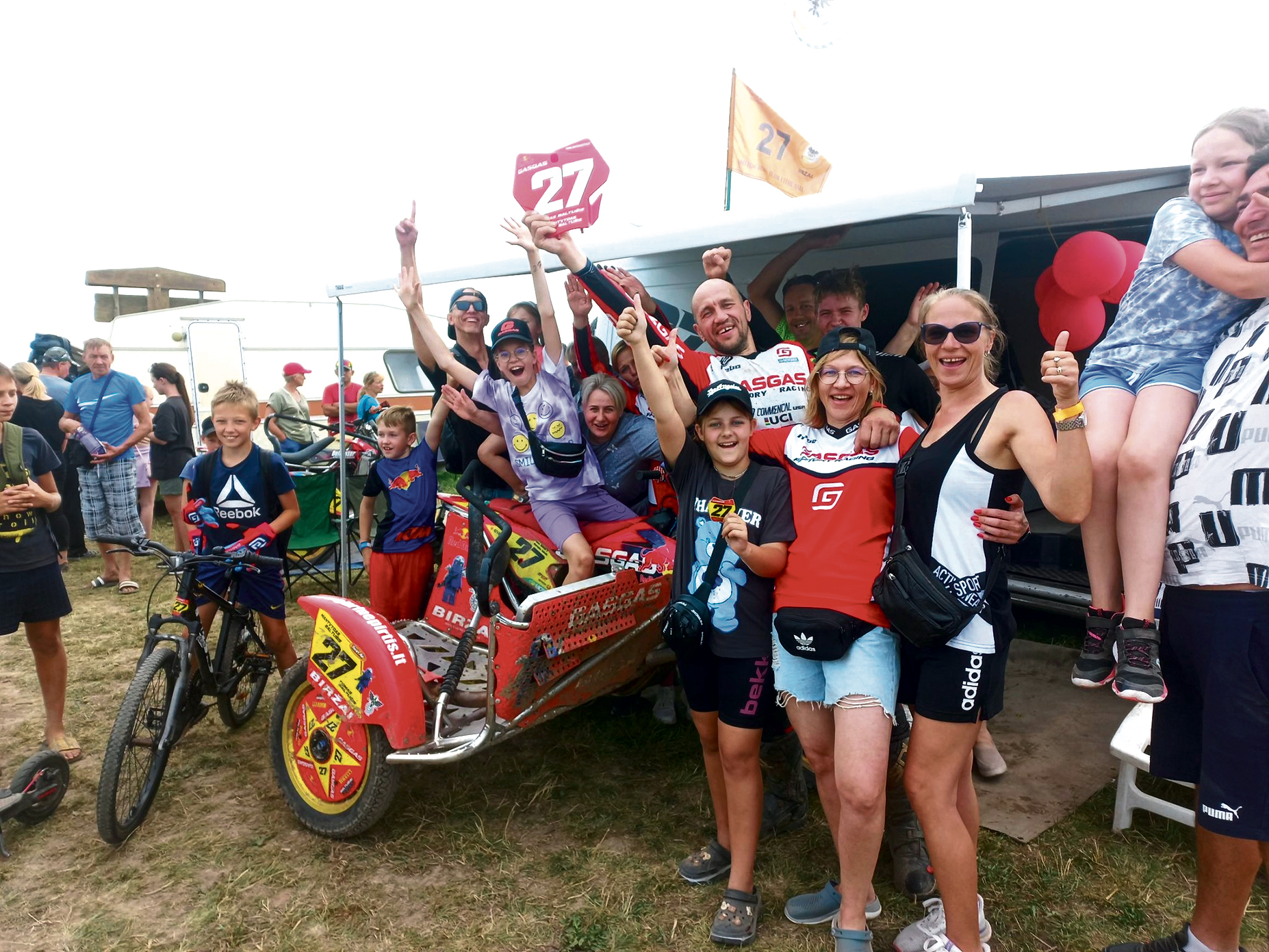 Kur benuvažiuotų, Mantvydas ir Tomas Baltu&scaron;iai visuomet turėjo palaikymą. Ypač gimtuosiuose Biržuose, kur 750 s/p motociklų klasė yra nuo seno labai populiari. Nuotr. asmeninio albumo