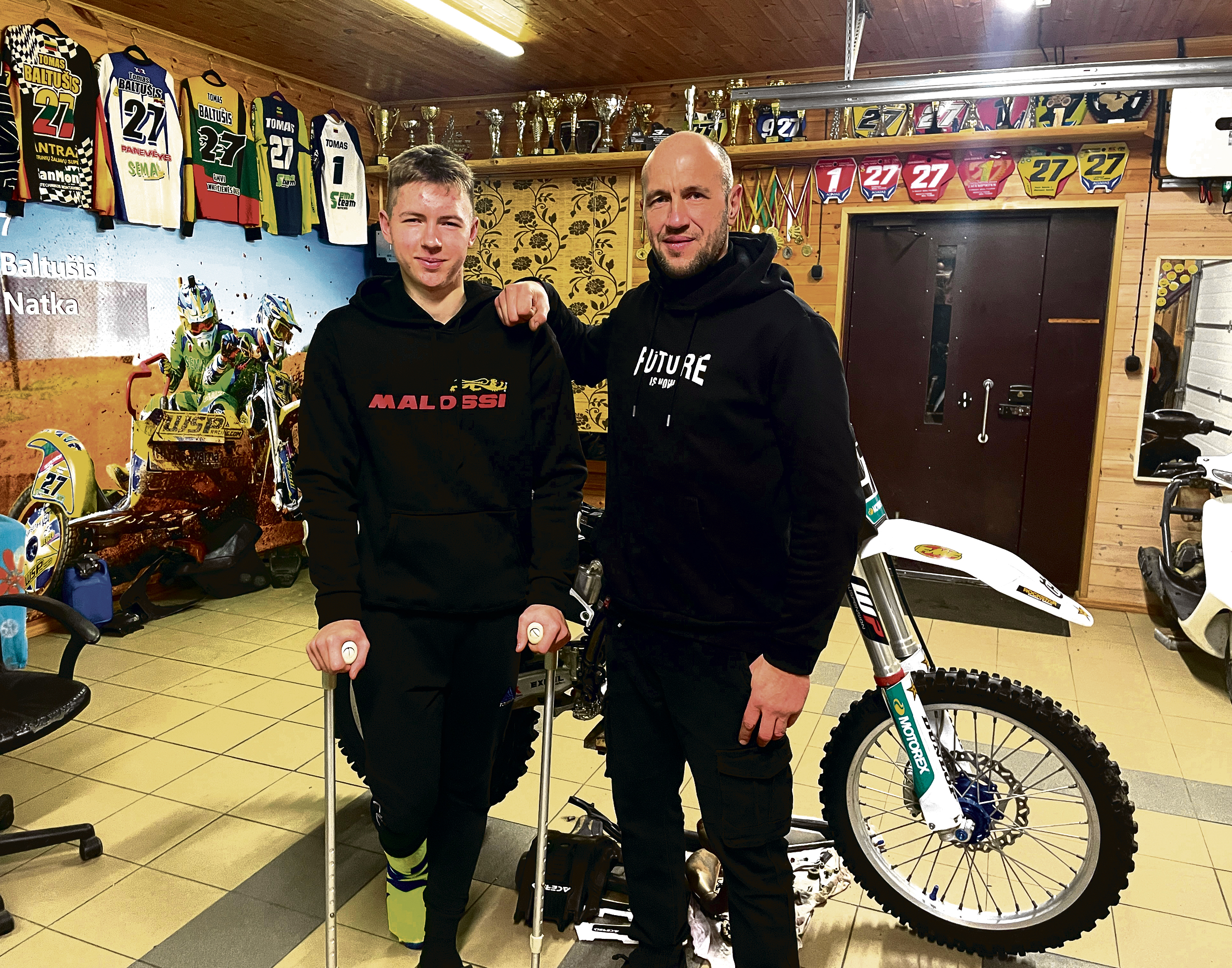 Traumos yra nei&scaron;vengiama sporto dalis. Jos ir sustabdė įsibėgėjusį Baltu&scaron;ių ekipažą. Tiesa, Mantvydas trasoje rimtos traumos per 2,5 metų nepatyrė, o koją susilaužė žaisdamas krep&scaron;inį. Nuotr. Simono Gudo