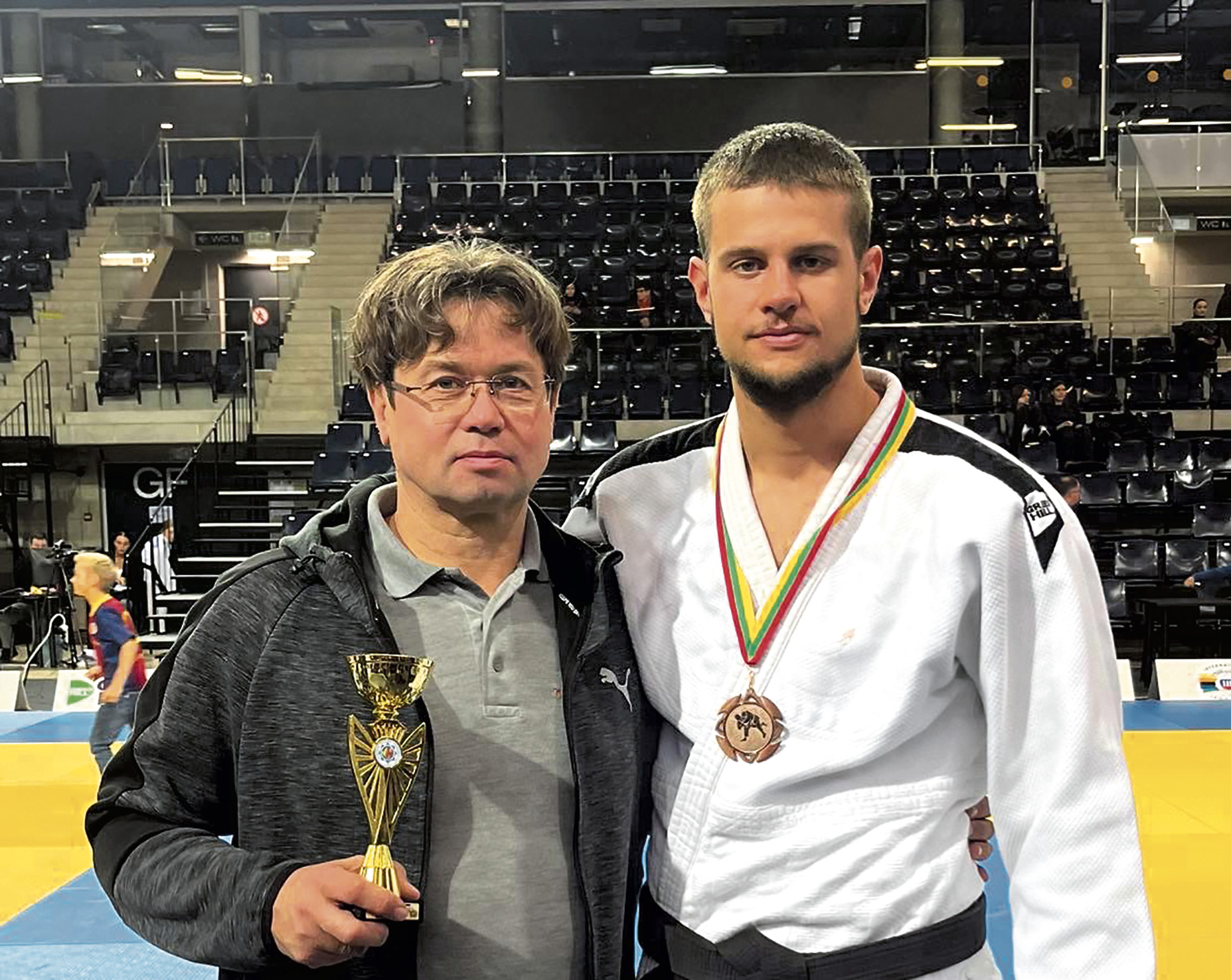 Sigitas Mitrochinas norėtų, kad sūnus Marijus &ndash; daugkartinis Lietuvos dziudo ir sambo čempionatų prizininkas &ndash; dirbtų ir gyventų Biržuose. Nuotr. asmeninio albumo