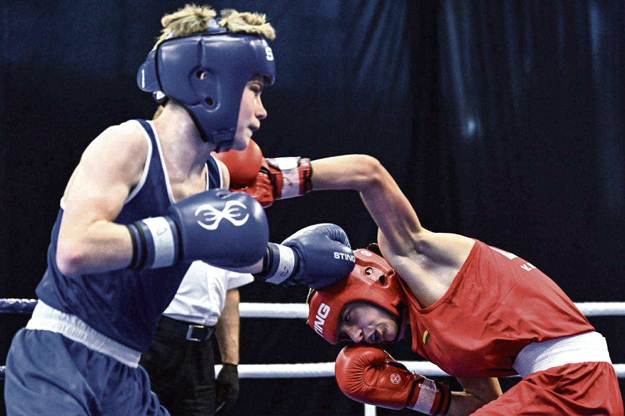 Vakaris Kiseliūnas (de&scaron;inėje) per praėjusį metų sezoną kovėsi net 14-oje turnyrų. Beveik visuose jis tapo nugalėtoju. Nuotr. asmeninio albumo